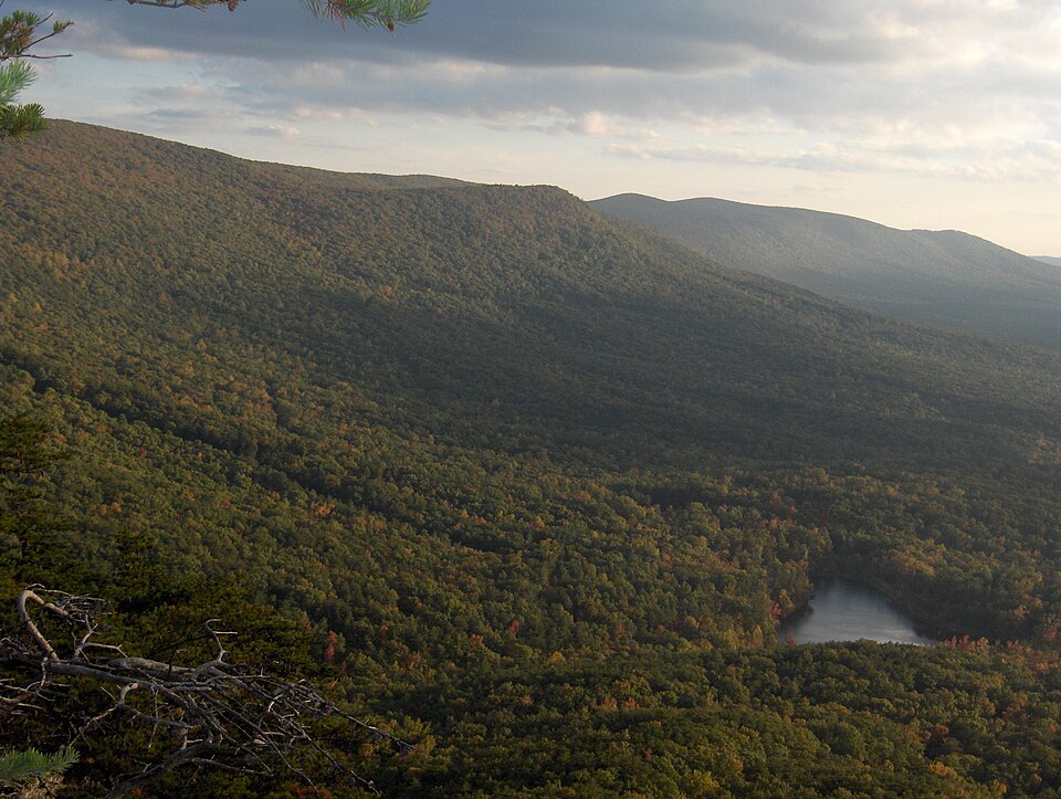 File:Cheaha Lake in the Fall.jpg